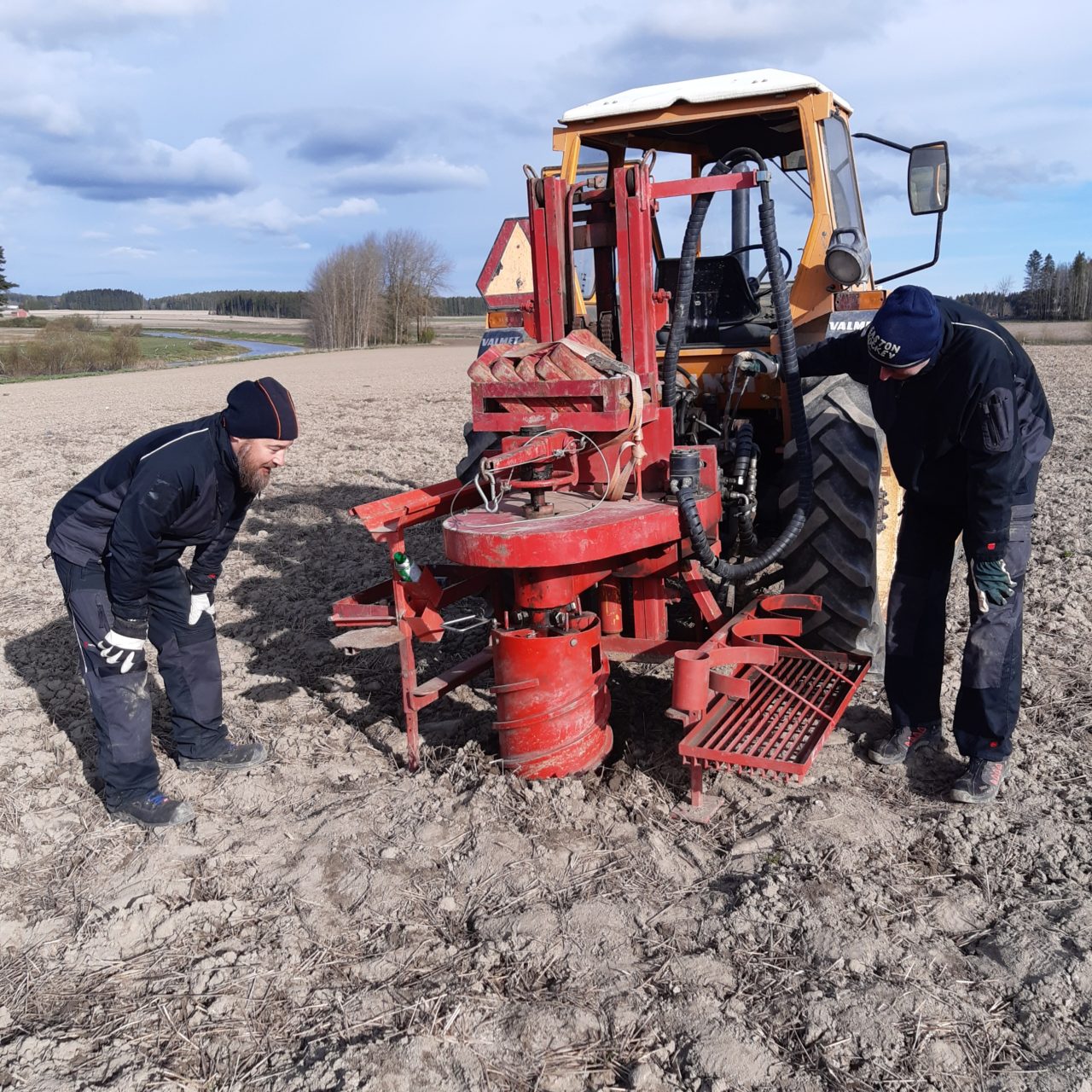 Maamonoliittien kairaus Jokioisilla