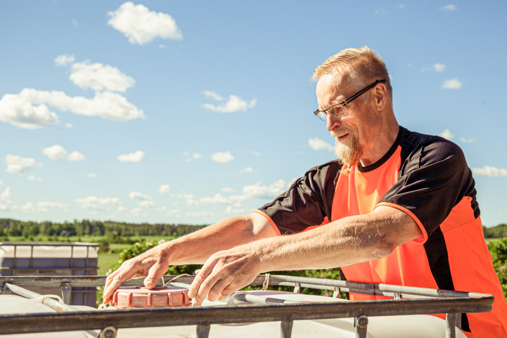 Matti Lähde väkevöi lietelannan Soilfoodin Ravinneseoksen ja Boost NKS Premiumin avulla vastaamaan paremmin peltojen ravinnetarpeita.
