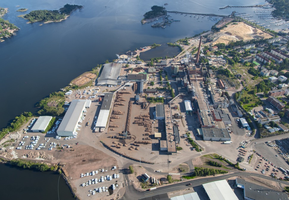 Ilmakuva by Skyproduction Oy, Kuvassa Kotkamillsin tehdas.